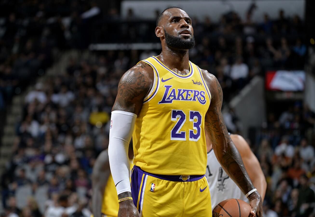 威少再度被视为筹码,湖人与公牛酝酿3换2交易,浓眉已经伤不起 - 体育