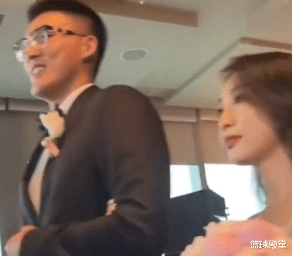 |王薪凯伴郎团近照!胡明轩牵大鸟女友,赵锦洋酷帅,阿日神似新郎