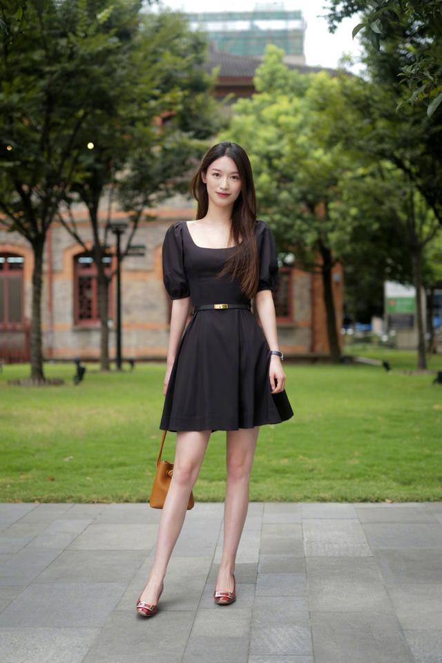 鞋子|职场女性的“凉鞋”选择，既舒适又百搭，千万不要盲目