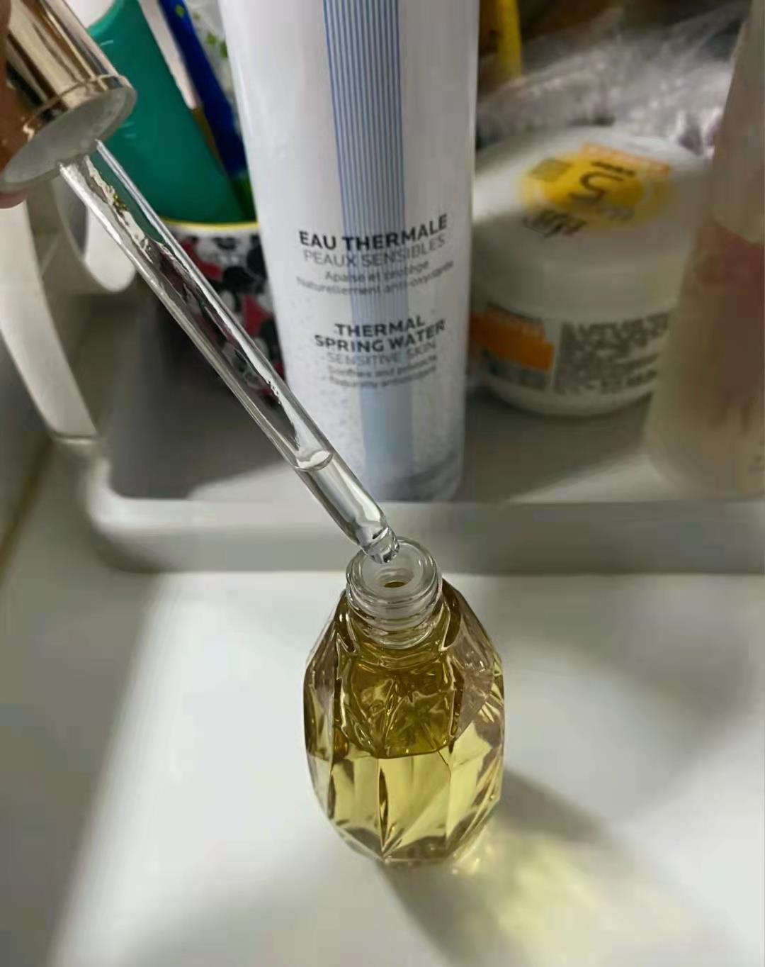 护发素 女生想让头发更柔顺，洗头时做到这几点，只要几分钟效果看得见