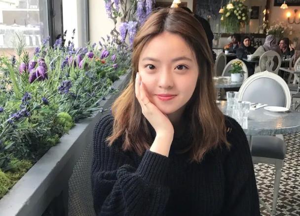 王文也|华谊千金王文也素颜直播，暴露单眼皮和厚嘴唇，曾多次被嘲颜值低