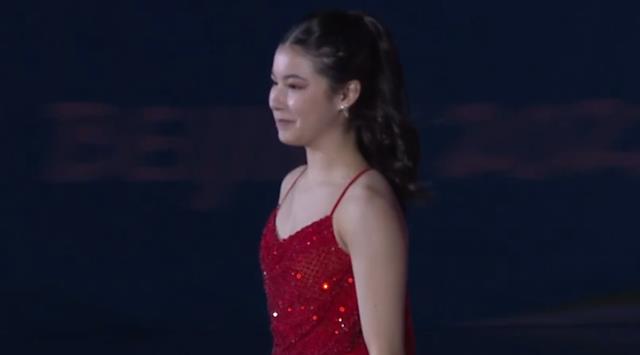 杜星霖|羽生结弦将登场！莎莎手捧神灯打酱油：她笑了，中国队组合惊艳