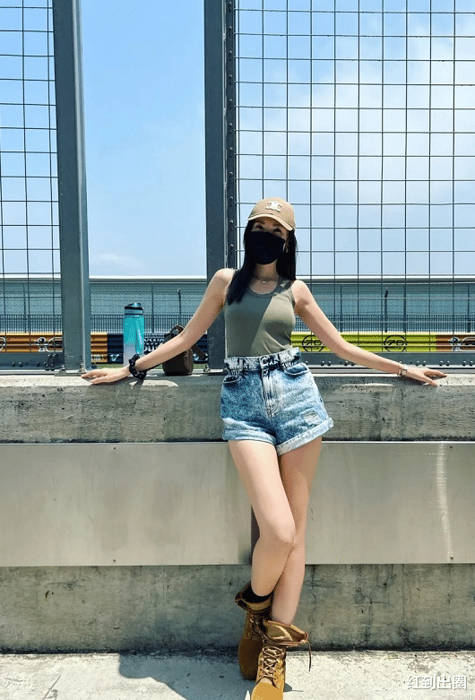 林志颖|林志颖娇妻健身太性感，穿运动内衣难掩丰腴上围，膝盖处伤痕抢镜