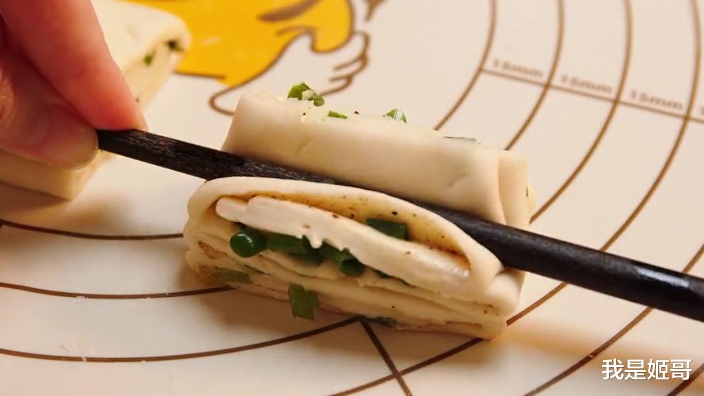教你一道东北硬菜超好吃的排骨焖卷子