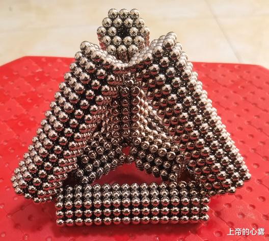 “夸克禁闭”——正电子的 “家”是什么样子的?