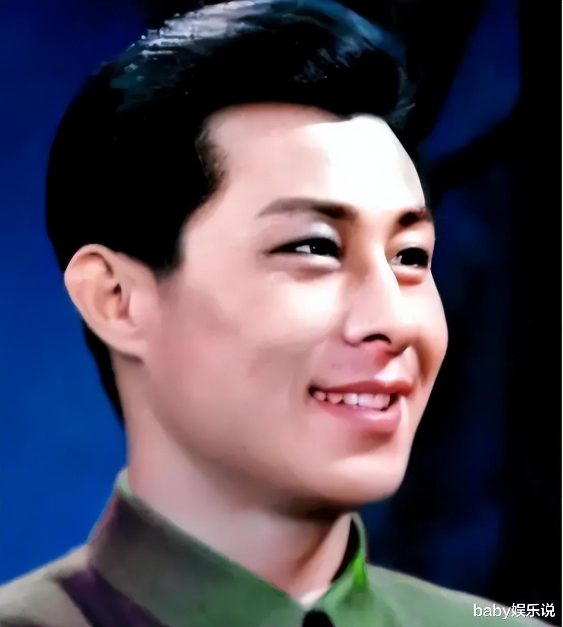 王心刚|著名演员王心刚：一代人的男神，与发妻携手到老，如今过得如何