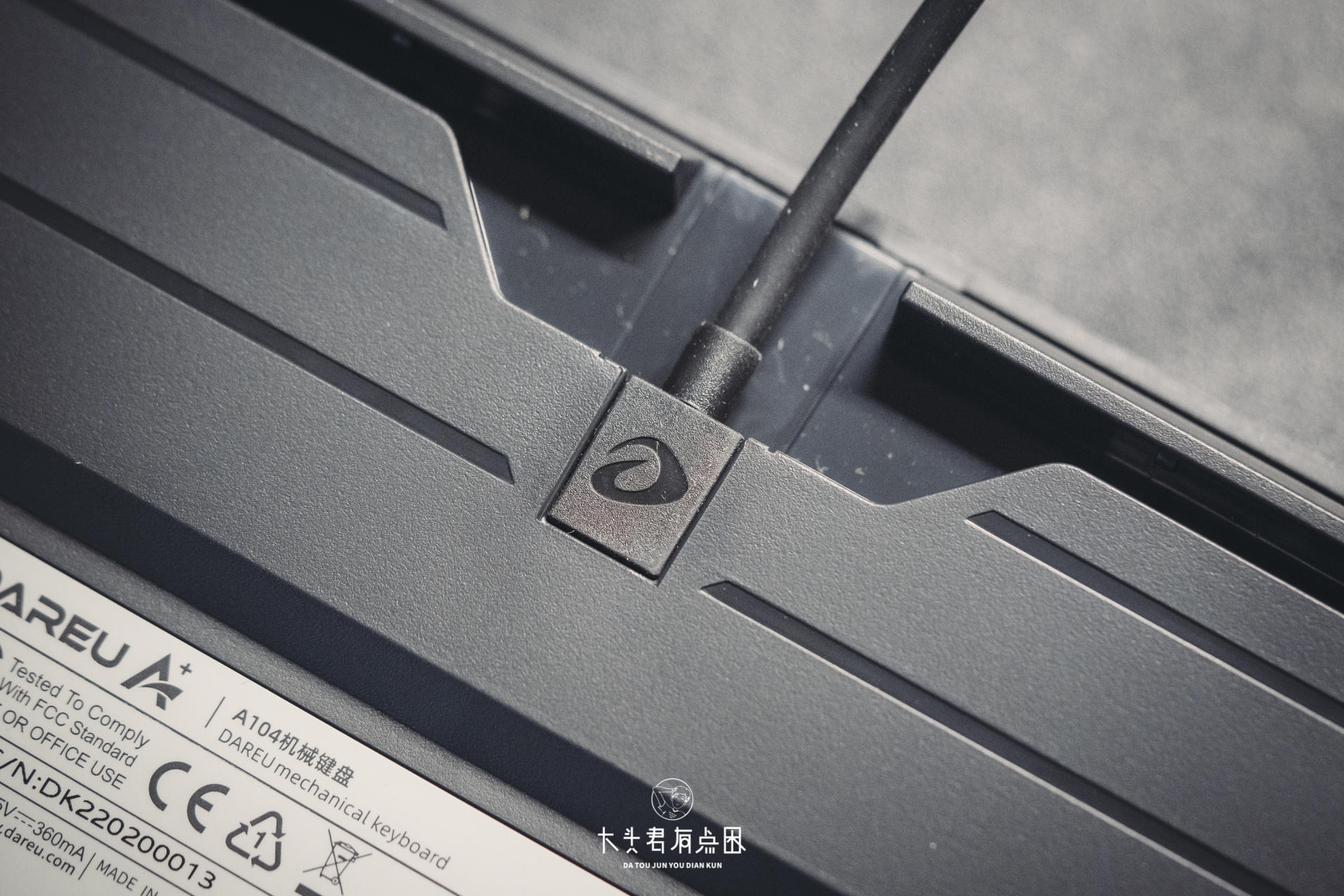 芯片|「大头君有点困」桌搭爱好者的新键盘—达尔优A104