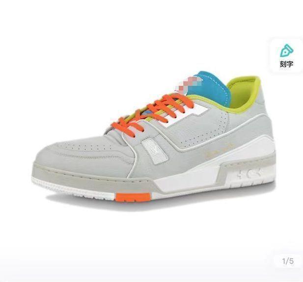 王思聪|王思聪坐轮椅游环球影城,专门请助理推着走,一众美女跟随阵仗大