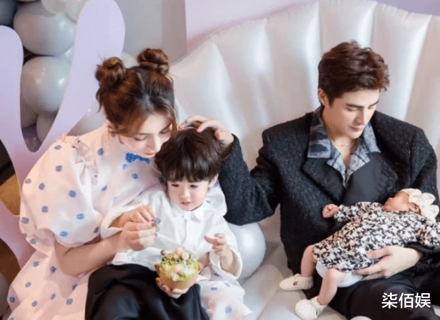 麦迪娜·买买提|姜潮七夕送超大玫瑰给老婆,夫妻俩甜蜜亲吻,幸福称高攀麦迪娜