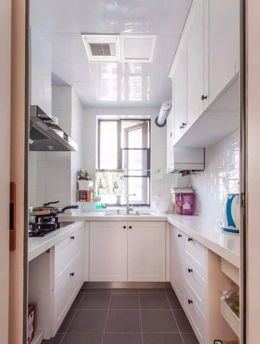 我的96平三室新房,装修花了10万,进门没玄关这么装才实用漂亮!