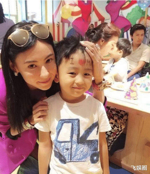 张柏芝|辛巴向张柏芝发出的请帖，是同情落寞的明星还是网红的傲慢？