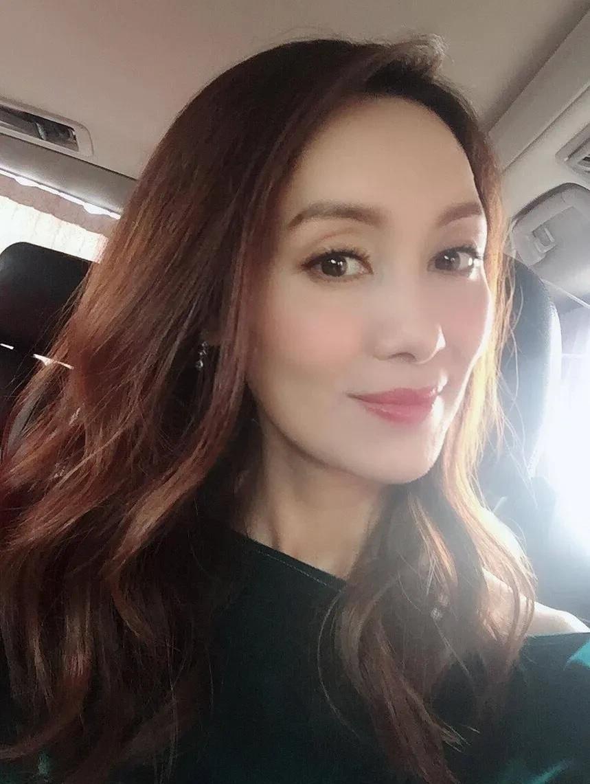 郭可盈|郭可盈屡遭背叛却不离婚,劈腿李克勤勾引张智霖,网友怎么评论的