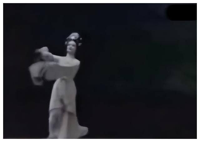 刘亦菲妈妈的水袖舞身姿轻盈似仙女！会3种舞蹈，拍过好莱坞大片