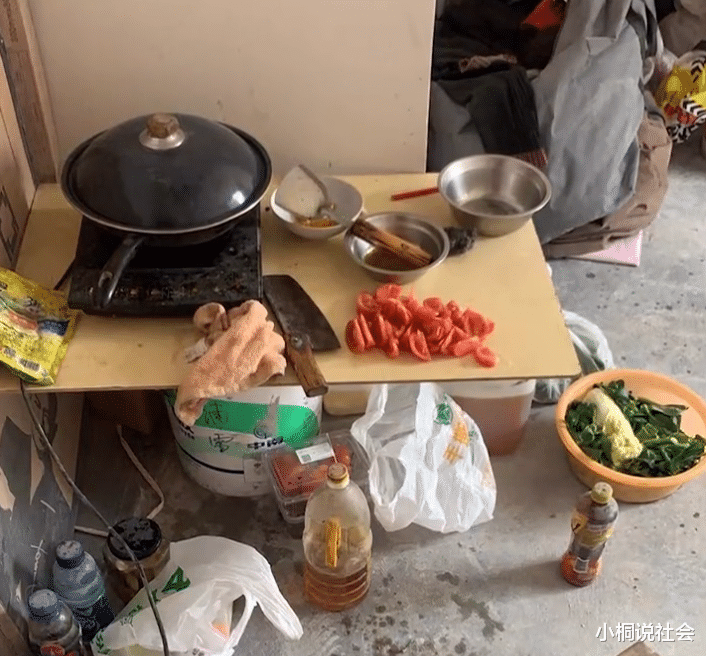 上海一男子到新房查看装修进度,结果和两名工人一起隔离在毛坯房