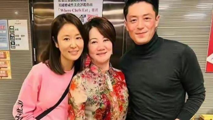 林心如|林心如带丈夫吃日料，穿粉色卫衣太加分，霍建华身材发福变大叔