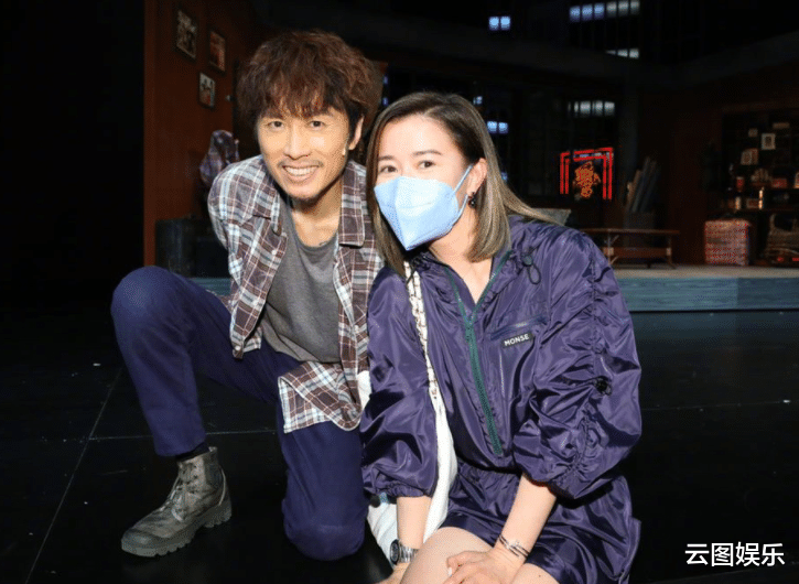 黄子华|栋笃笑之王黄子华舞台剧首演,众星现身支持,刘嘉玲称要偷师取经