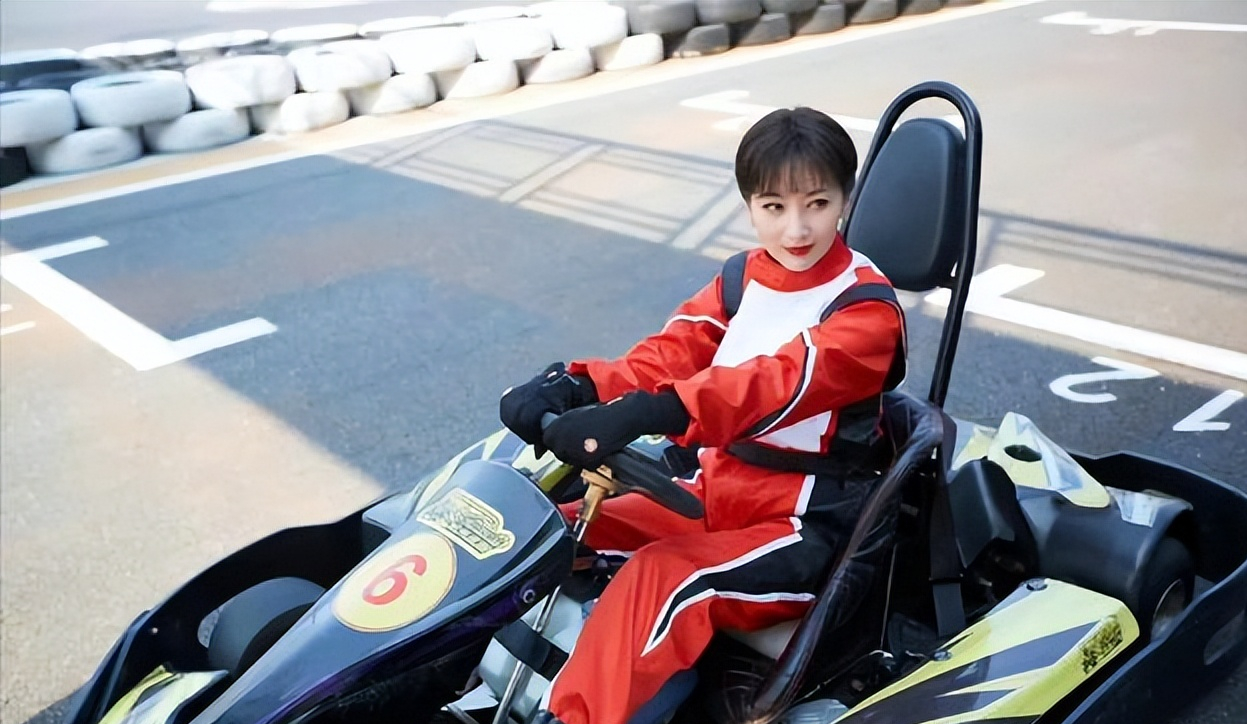 人物设定|68岁赵雅芝玩滑板被批“哗众取宠”！想方设法立人设，不如做自己