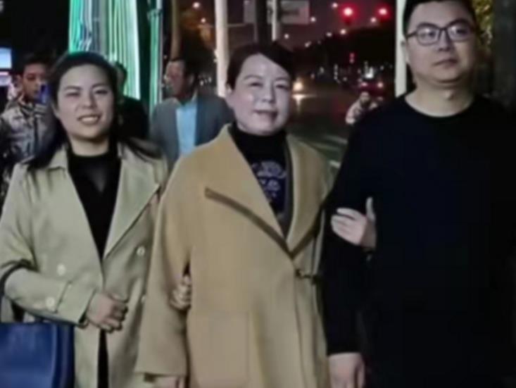 婚纱照|太幸福!田静弟弟晒婚纱照表白妻子,婚礼大合照被赞回忆满满