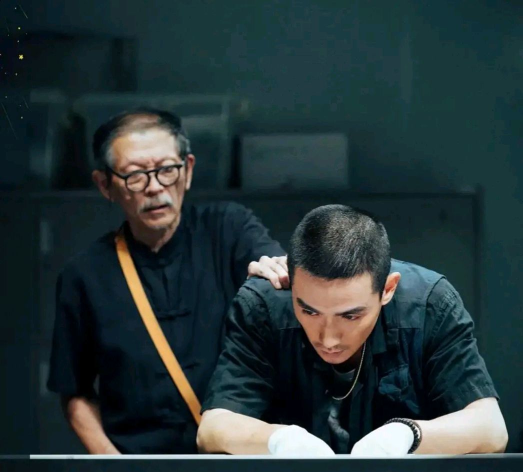 许三多|《人生大事》朱一龙父子反目,烟花葬礼妙答考验,许三多父亲厉害