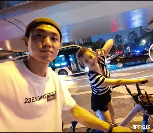 社交平台|高诗岩与女友首次同框！拥抱亲吻很甜蜜，与张镇麟女友是名校同学