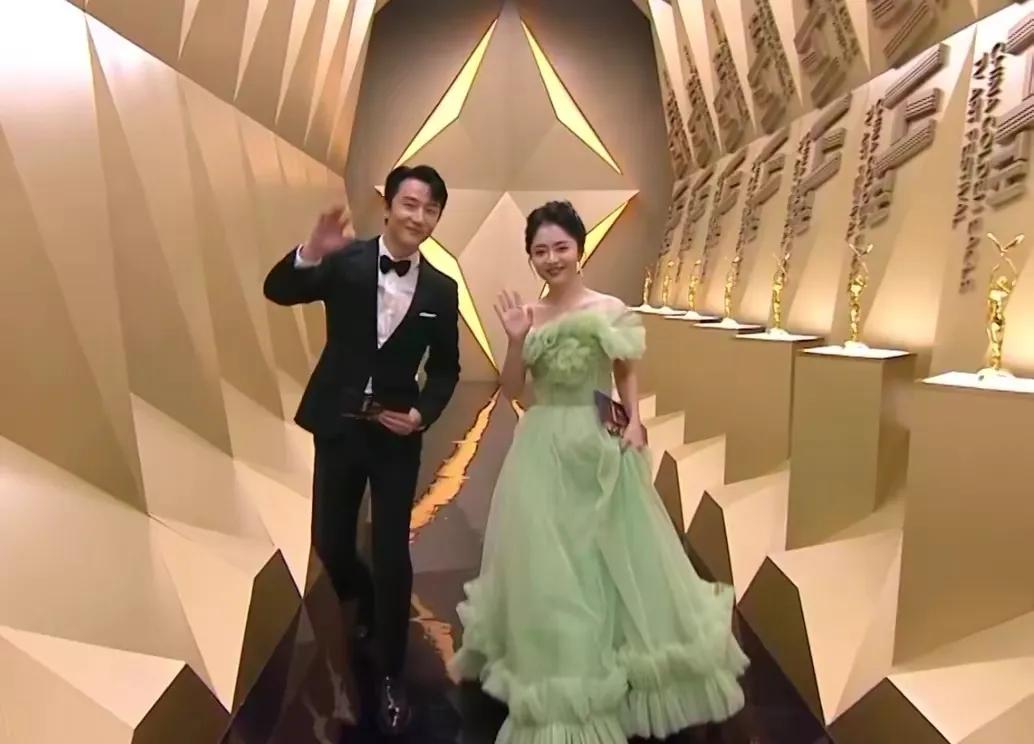 谭松韵|金鹰节颁奖典礼!马丽得奖太好哭,吴越留短发好显老,谭松韵最佳