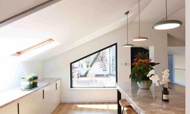 为父母种菜，杭州姑娘买下别人嫌弃的顶楼，装完入住全家乐开花！