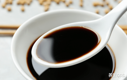 高血压|酱油变“夺命油”?医生:厨房中的“1酱油”,或是胃癌诱发剂,趁早扔