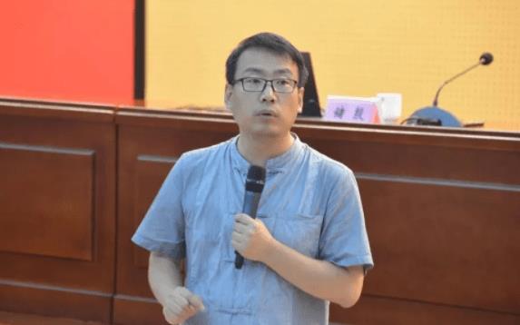 张歆艺|“进厂拧螺丝不丢人”,大学生出现白菜化,储殷教授看法引热议!