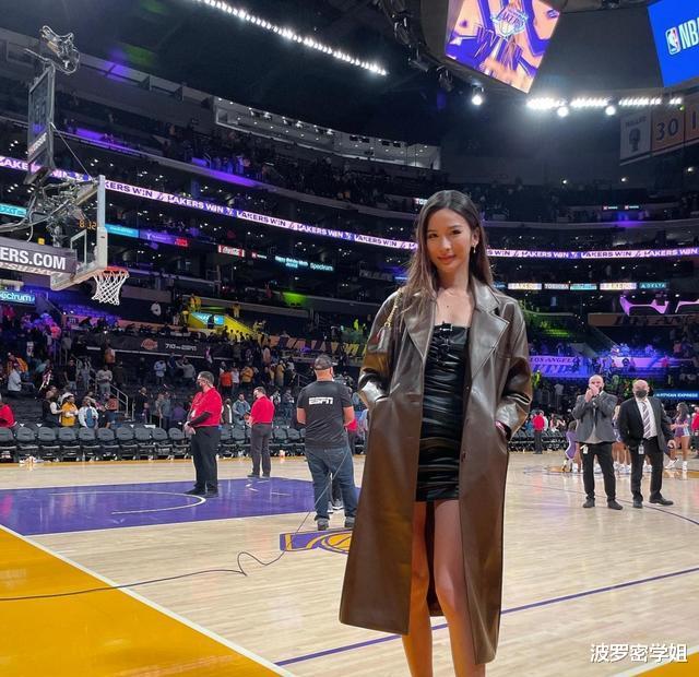 王紫璇|华人美女粉丝们又来观球啦！个子高，肤白漂亮！重点在你的周围，有大咖在！