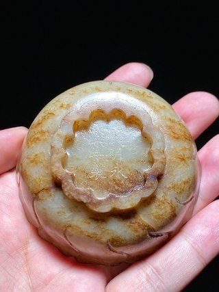 和田玉籽料|明永乐 和田玉籽料 沁色 莲瓣纹 玉碗