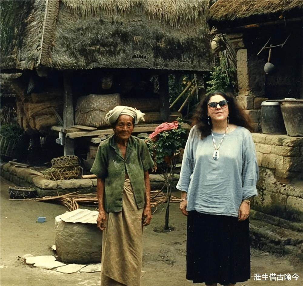 奥巴马|奥巴马苦命的母亲：18岁嫁黑人被弃，二段婚姻失败，53岁患癌去世