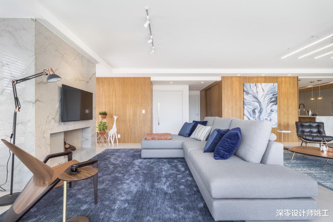 216㎡装修得恰到好处!不封阳台加圈玻璃护栏,纳入地台床犹如多间房