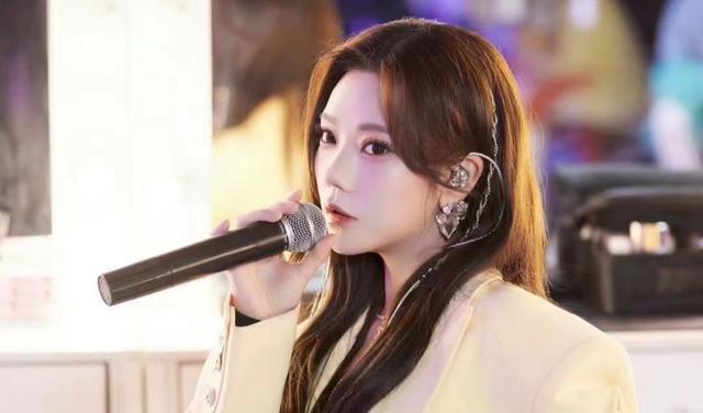 紫宁|火箭少女张紫宁：出道2个月被公司坑，如今音乐之旅太艰辛