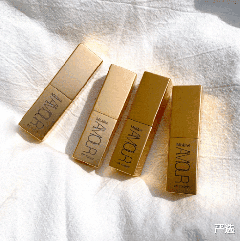 微笑 戚薇随手晒的口红,价格公布后,网友:我从此再不用阿玛尼了!