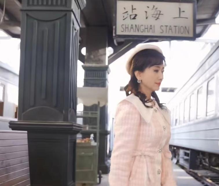 冯程程|影视剧中3版冯程程：赵雅芝难超越，孙俪大气不足，宁静争议大