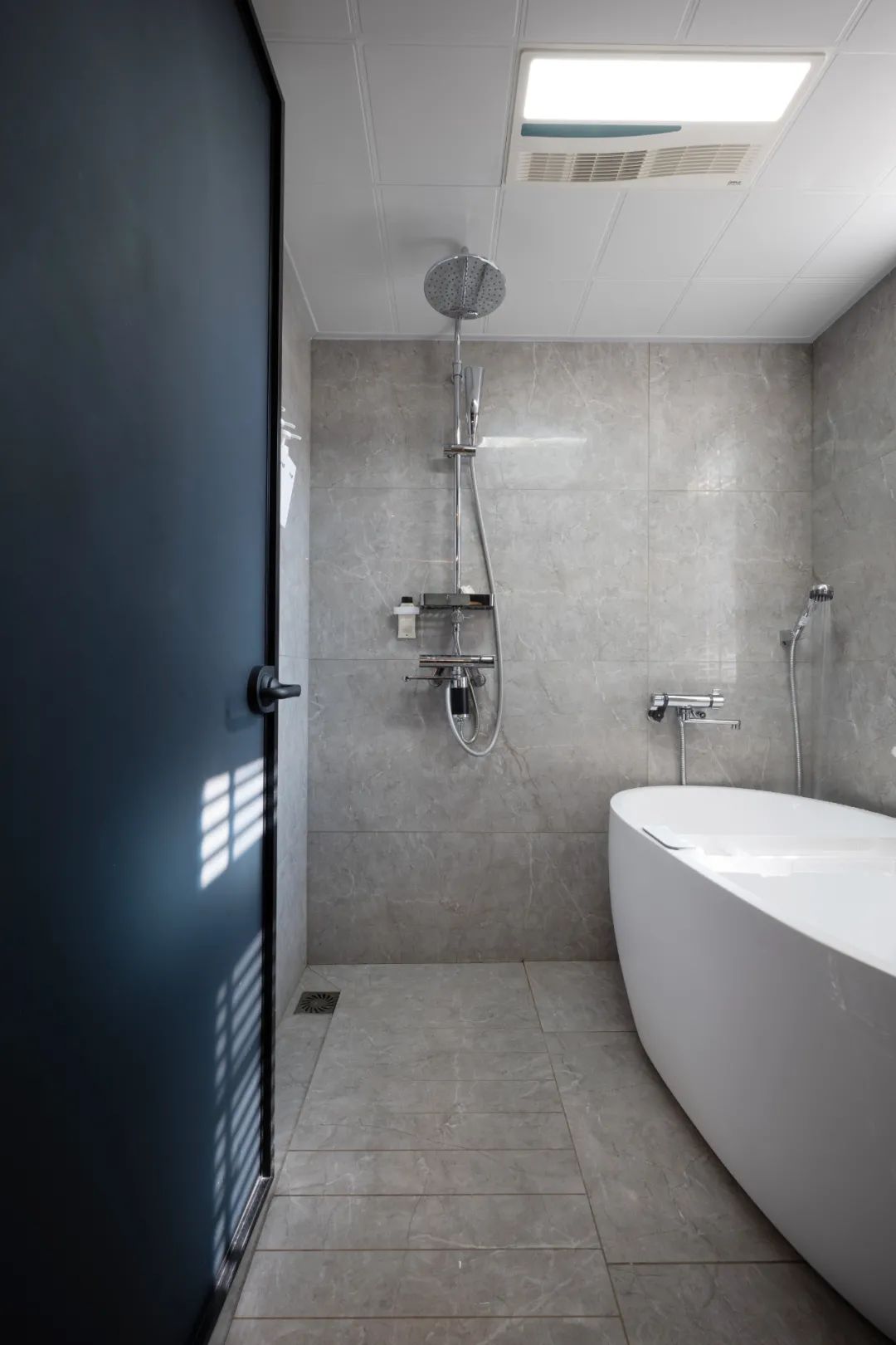 国潮新家丨97㎡极简风两居室,据说这个家两年都没乱~