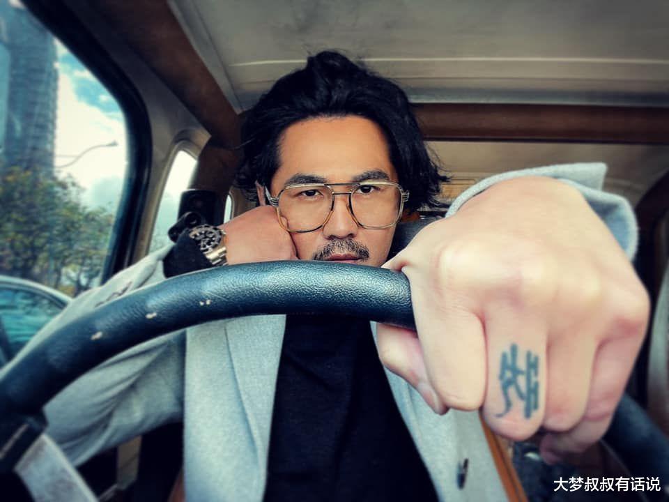 曹格|曹格又失控飙脏话！网友酸酒醉“扯进13岁儿11岁女”雷点被踩气疯了