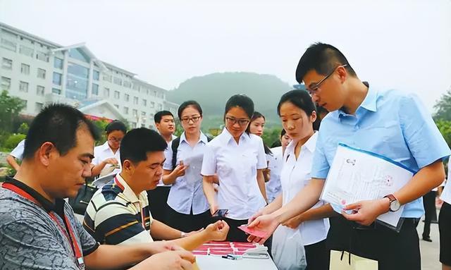 大学生|母亲痛斥让考生无奈惆怅：“没啥大本事就别考公务员”，究竟为何