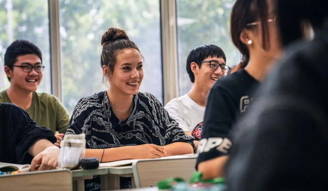 意大利|LV最新视频流出，意大利雪山拍摄的天才少女太帅了！