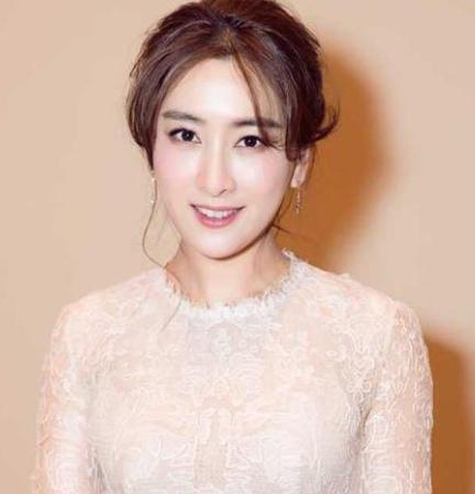 参观马苏现实中的家:全屋喜欢用粉红色装修,哪像是奔四的人了