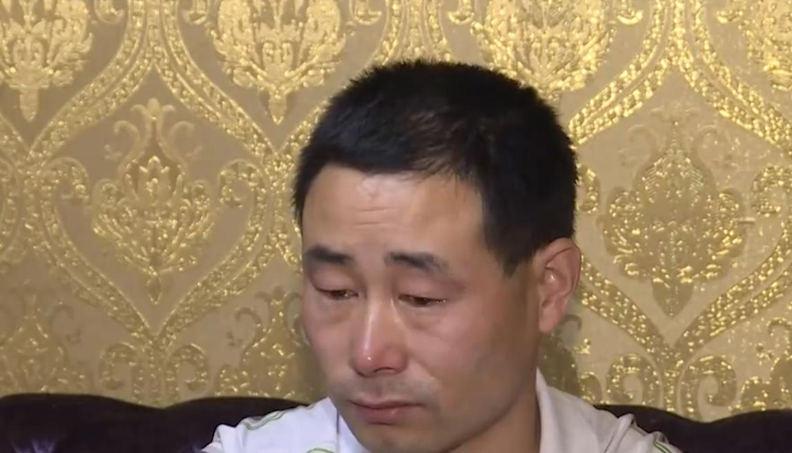 妻子赌博,欠245万巨款,丈夫询问,被妻子拿刀追砍