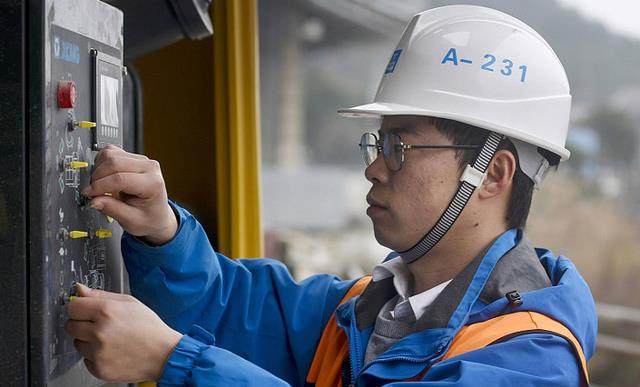 |靠实力吃饭的职业,适合老实人从事,不用看上司脸色也能胜任