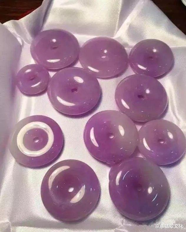 翡翠|15万没人要,降到10万依旧没人要,店主自个切开,现场出10倍都不卖