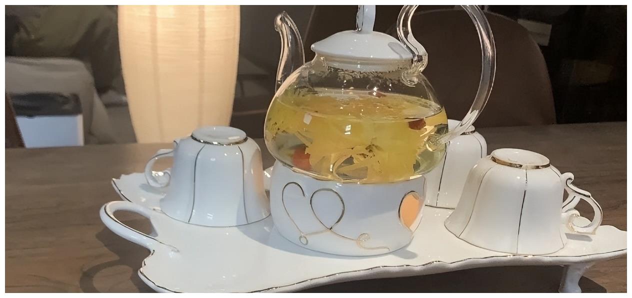 短发 黄磊女儿多妹烫发不便宜，剪发要500块的美发店，多位明星曾光顾