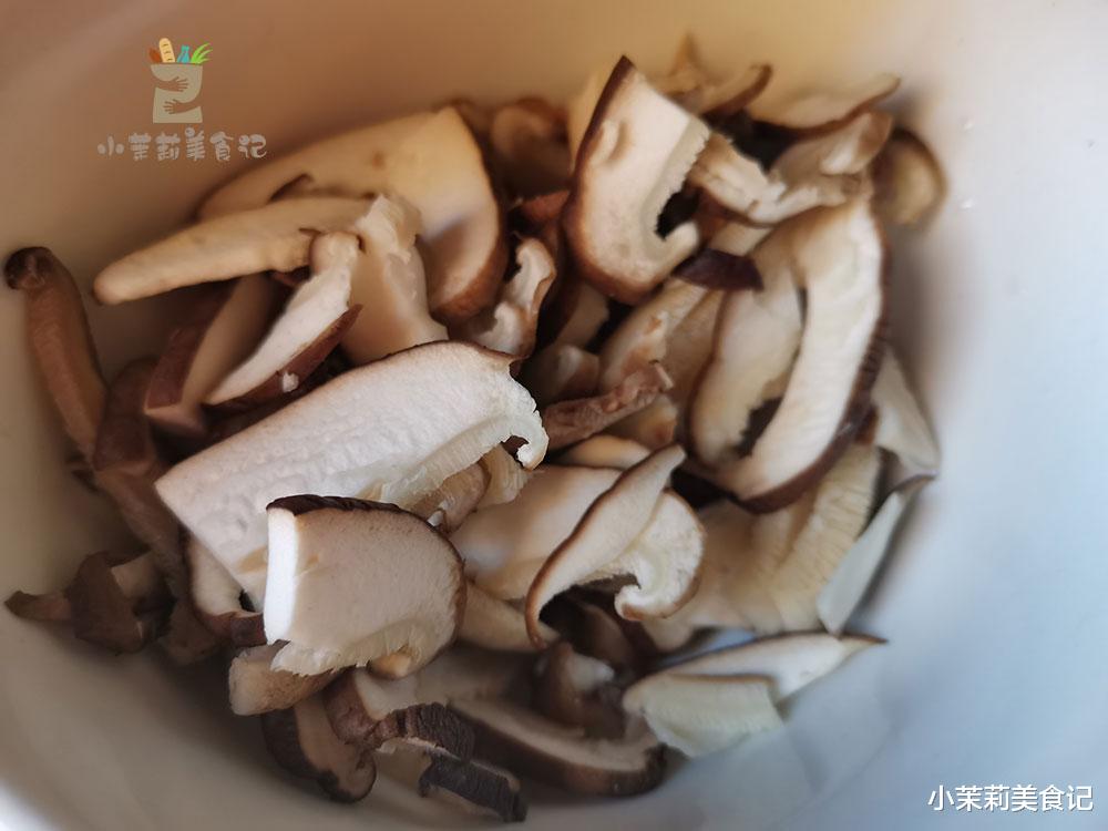 冬天，两种碱性食材要多吃，钙和铁含量高，与牛肉一炒，鲜嫩可口