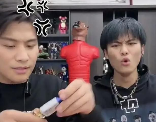 疯狂|首位过亿非官媒玩家,疯狂小杨哥粉丝破亿,第二名刘德华仅7600万