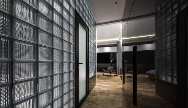 建栋3层小楼,客厅外两侧砌花坛,天井放采光井,怎一个舒服了得