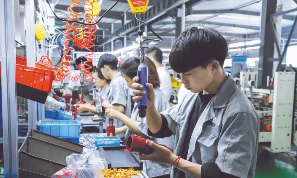 招聘|工厂招工“遇冷”，月薪6000却没人过问，毕业生都去哪里了？