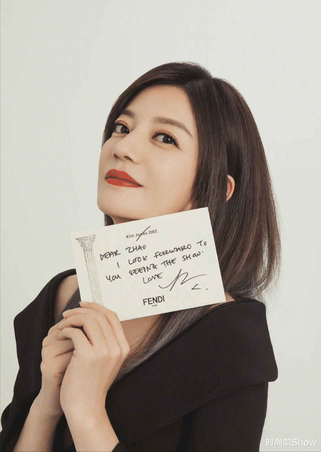 发型 女人到了50岁,尽量远离这“5种”发型,显老又没气质