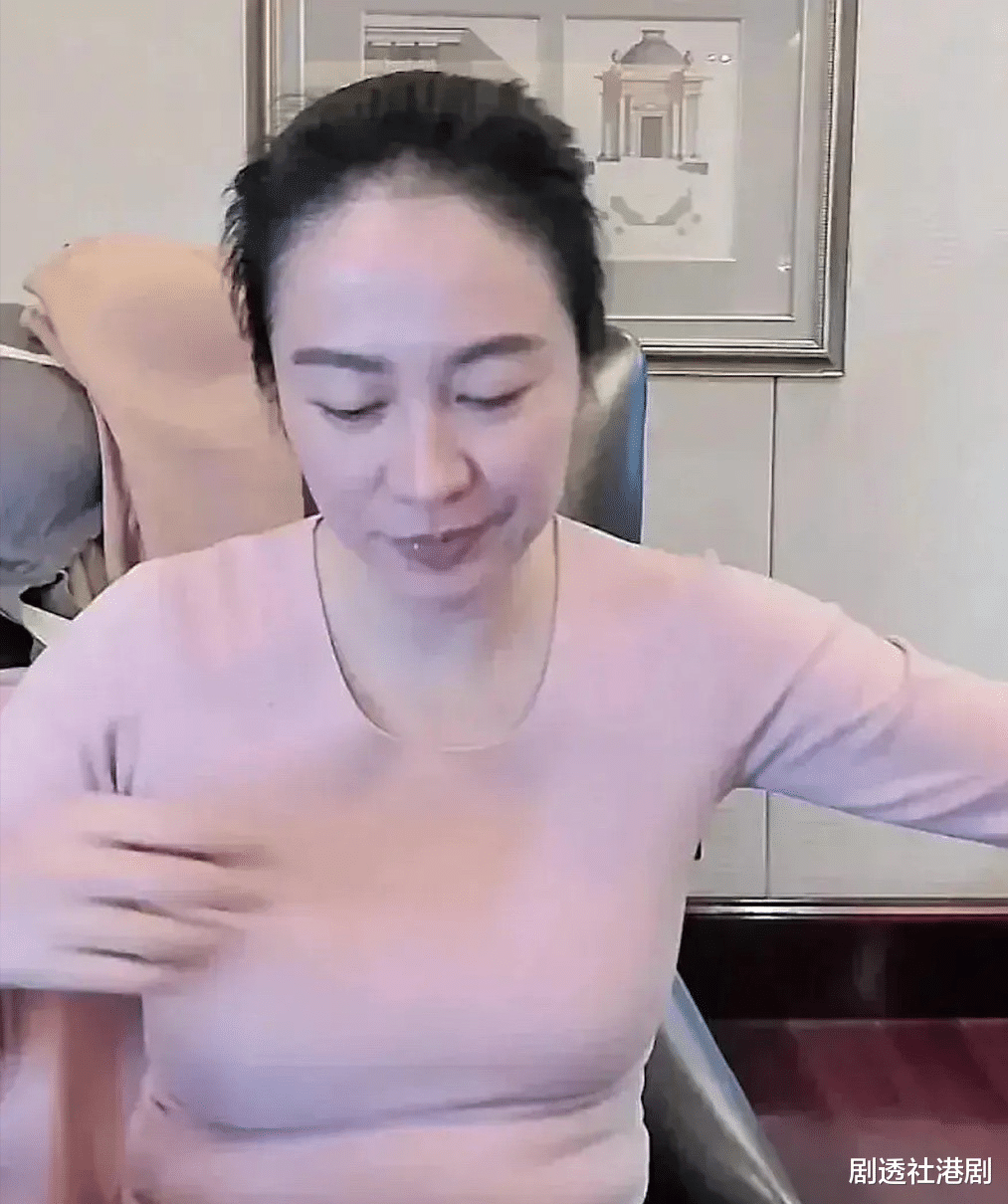 叶璇|TVB前古装女神素颜直播腰间赘肉明显用手剔牙，网友：令人唏嘘